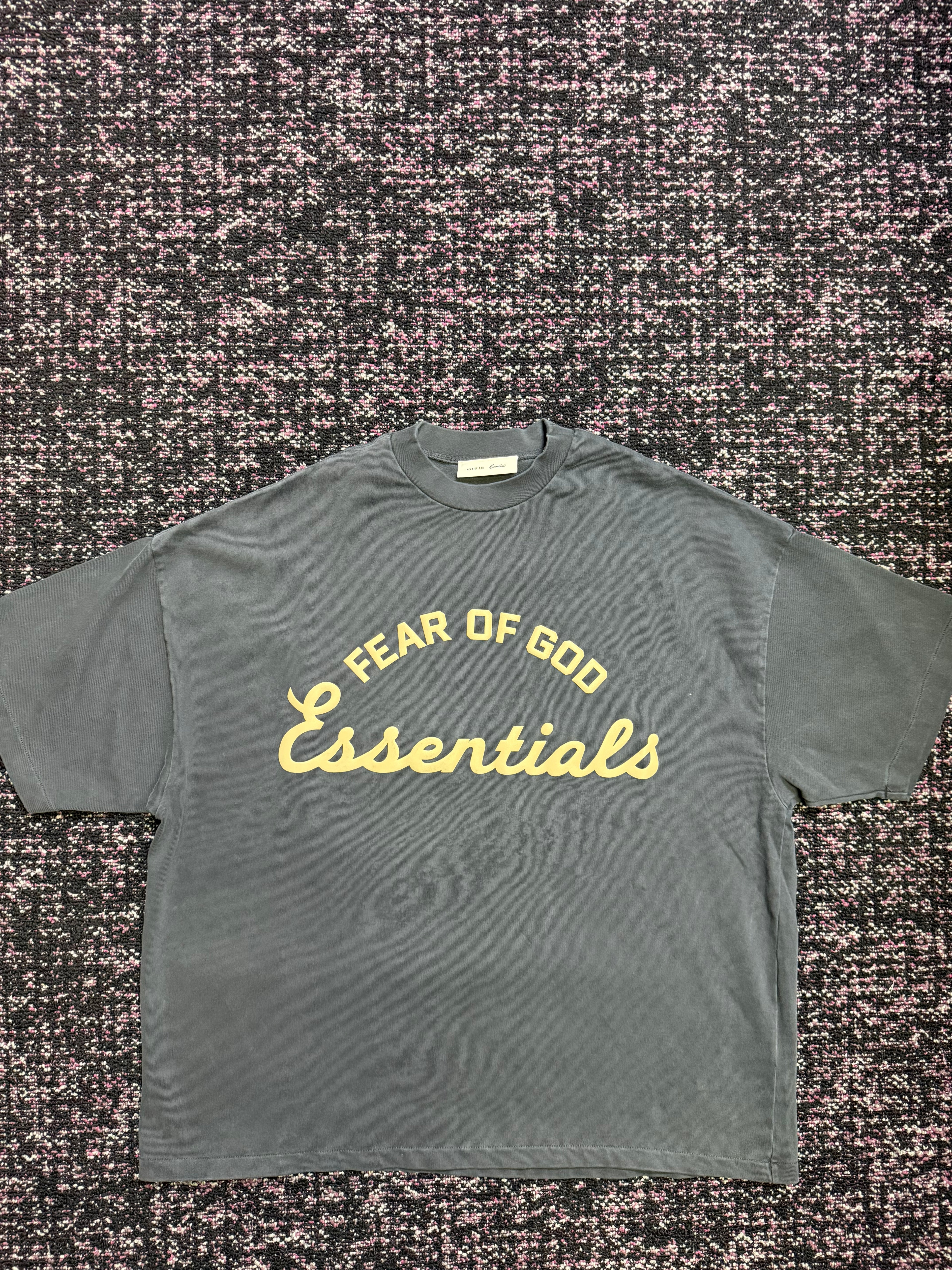 ESSENTIAL TEE GRAY