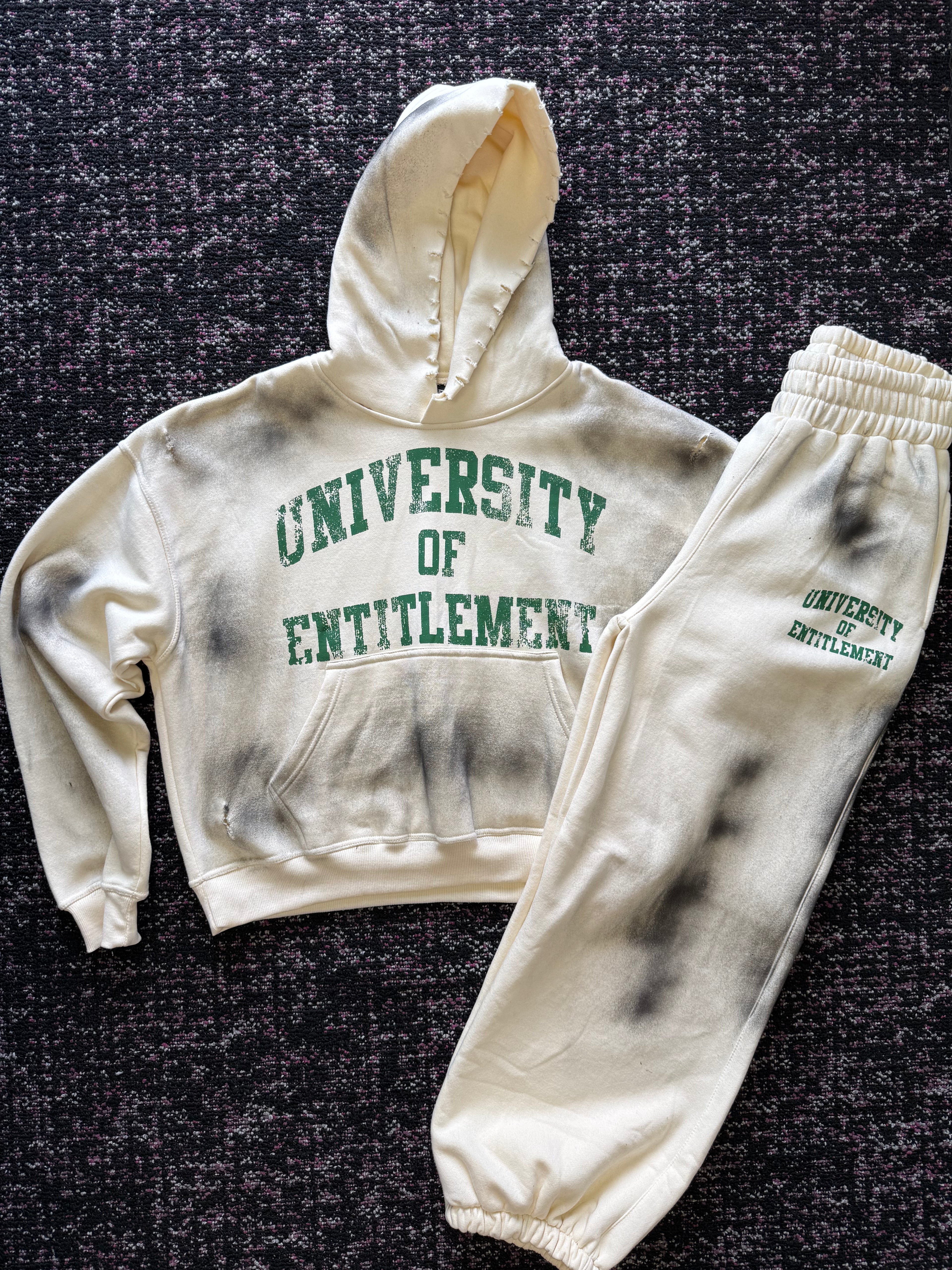Entitlement Cream Red Set